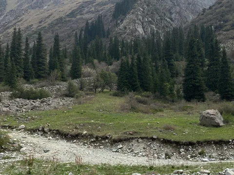 Ала-Арча, Аламединское ущелье и Небесный мост