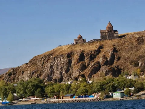 Зелёный Дилижан, голубой Севан и русский след в Фиолетово
