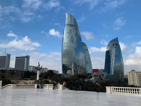 4 часа по Старому городу и центру Баку