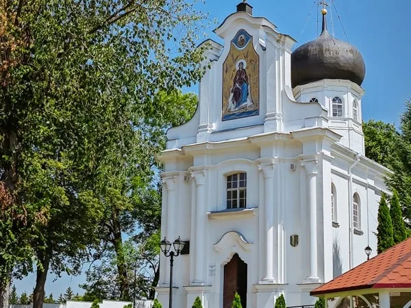 Духовные места Беларуси: Жировичский монастырь и церковь в Сынковичах