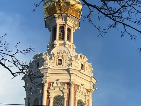 К святым покровителям Петербурга с посещение кладбищ
