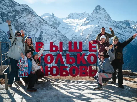 Путешествие в Домбай в мини-группе: Сырные пещеры, Шоанинский храм