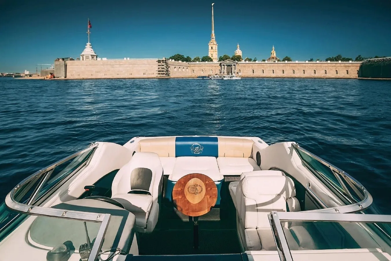 Дневная прогулка по рекам и каналам Петербурга