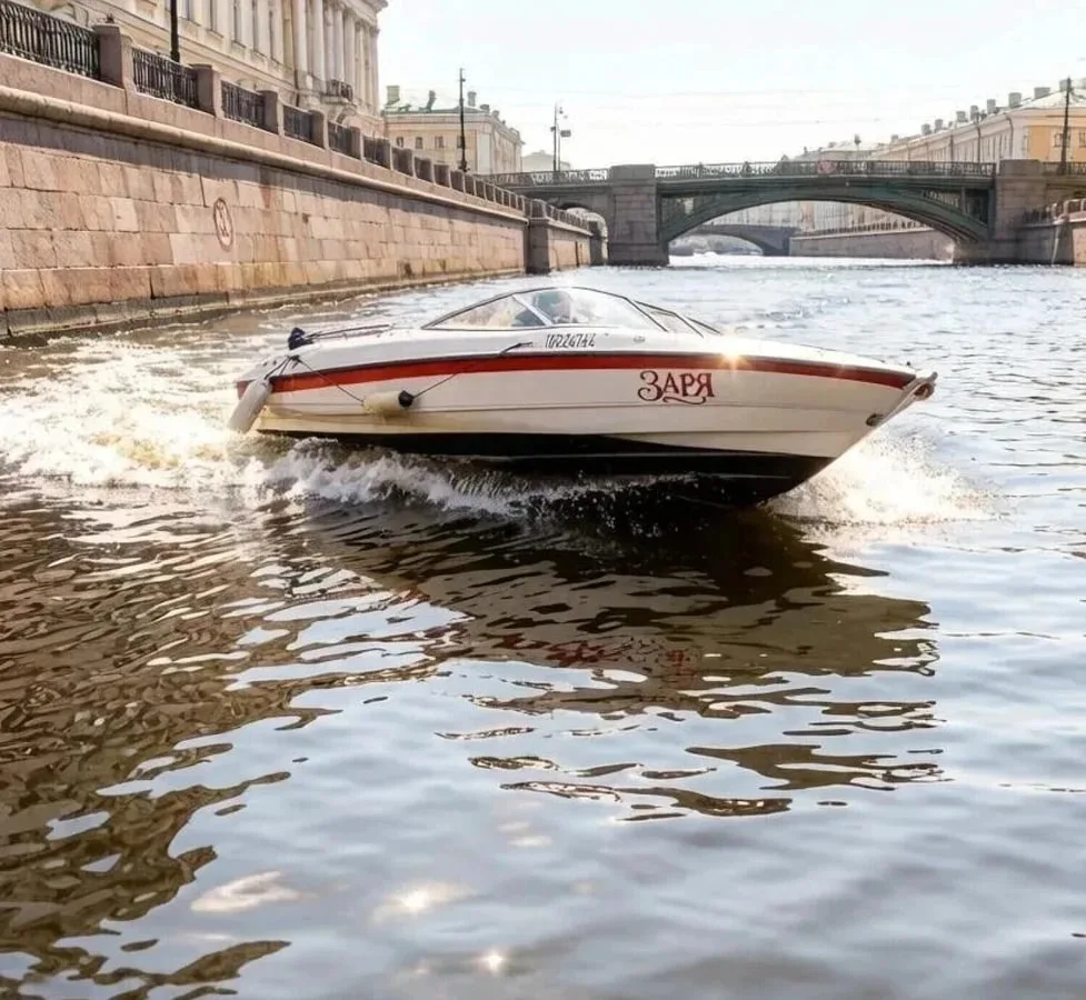 По рекам и каналам Петербурга — на катере