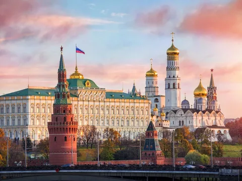 Кремль — сердце России (на иностранном языке)