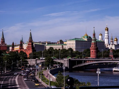 Обзорная автомобильная экскурсия по Москве с двумя гидами