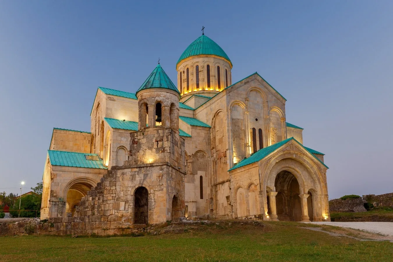 Кутаиси во всех оттенках: история, природа, вино