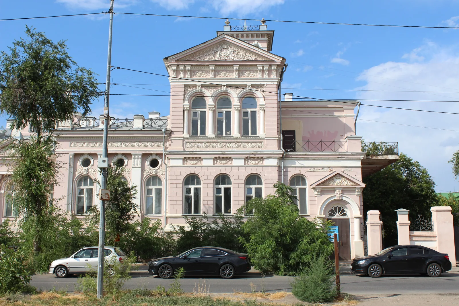 Архитектурный променад по купеческой набережной