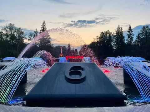 Уфа в огнях и музыке фонтанов