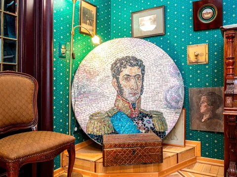 Историческая квартира семьи Бенуа: старинная мебель и предметы интерьера