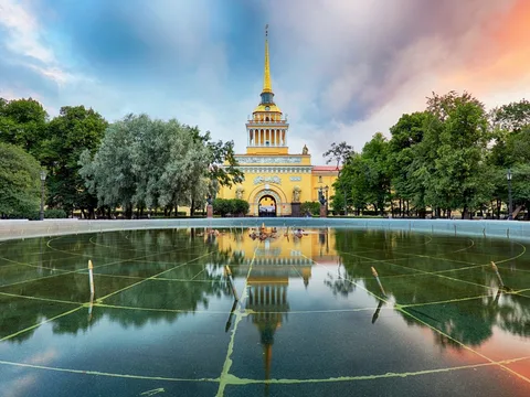 Трезубец Посейдона: античность и вода в истории Петербурга