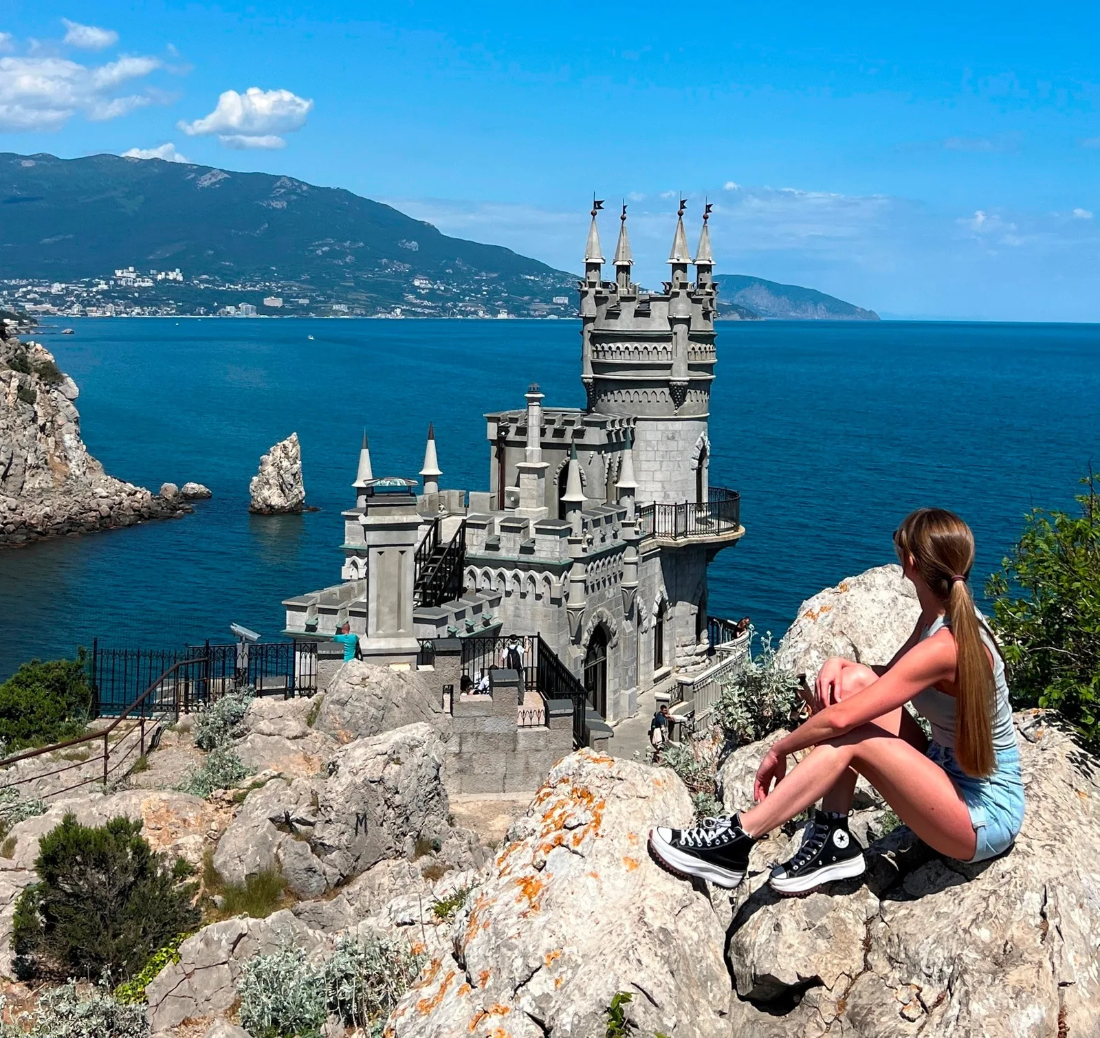 Ялта — царица Крыма: красота сквозь века (из Алупки)