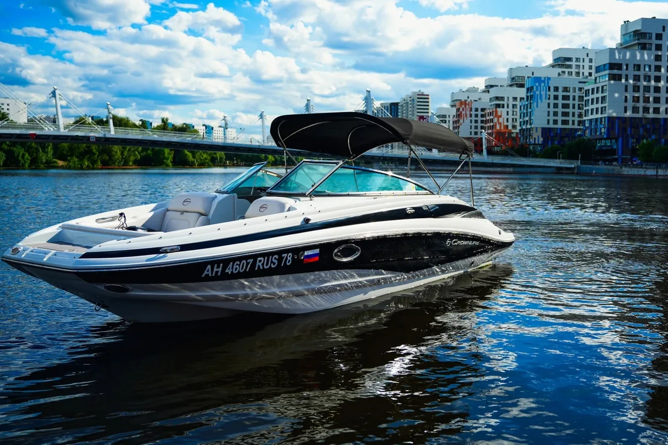 Прогулка по Москве-реке на катере Crownline
