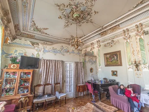 Прогулка по парадным Мтацминды и визит в историческую квартиру