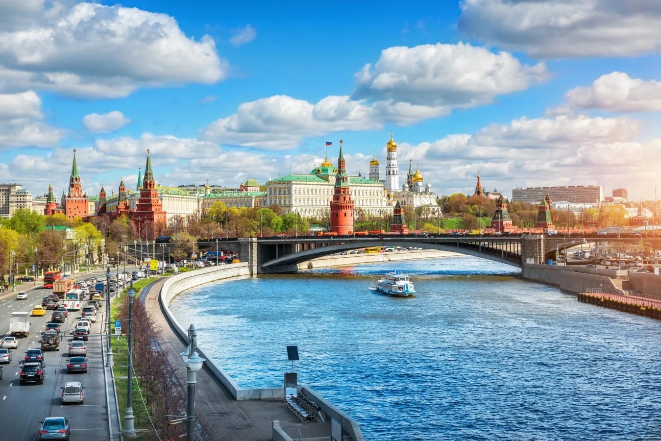 Речная прогулка «Лето в Москве»: от парка «Зарядье» до Киевского вокзала