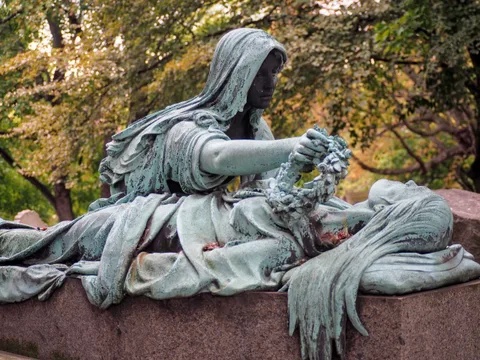 Секреты легендарного кладбища Пер Лашез