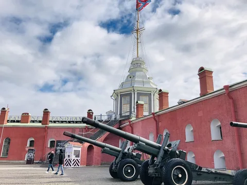 Истории Петропавловской крепости и выстрел пушки (в мини-группе)