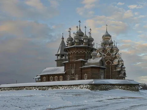 Кижи — снег и лед