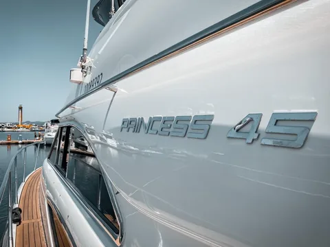 Морская прогулка на яхте Azimut