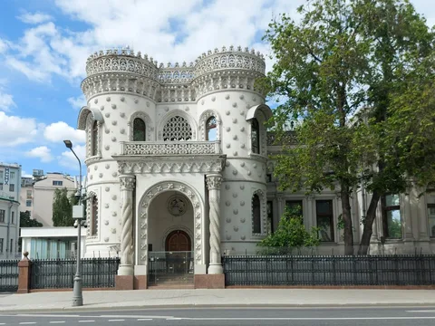 Старинные особняки и усадьбы: прогулка по Кисловской слободе