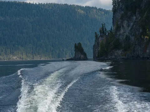Водное путешествие из Манжерока к «золотому бассейну» Алтая