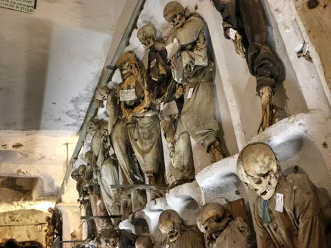 Подземный тур по склепам и катакомбам с трансфером (только на англ. языке)