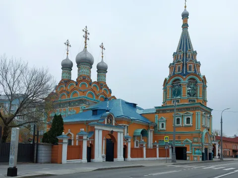 По Большой Полянке — старинная архитектура и буйные жители