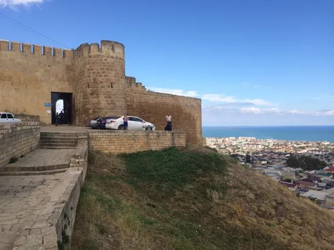 Крепость Нарын-Кала и экраноплан Лунь