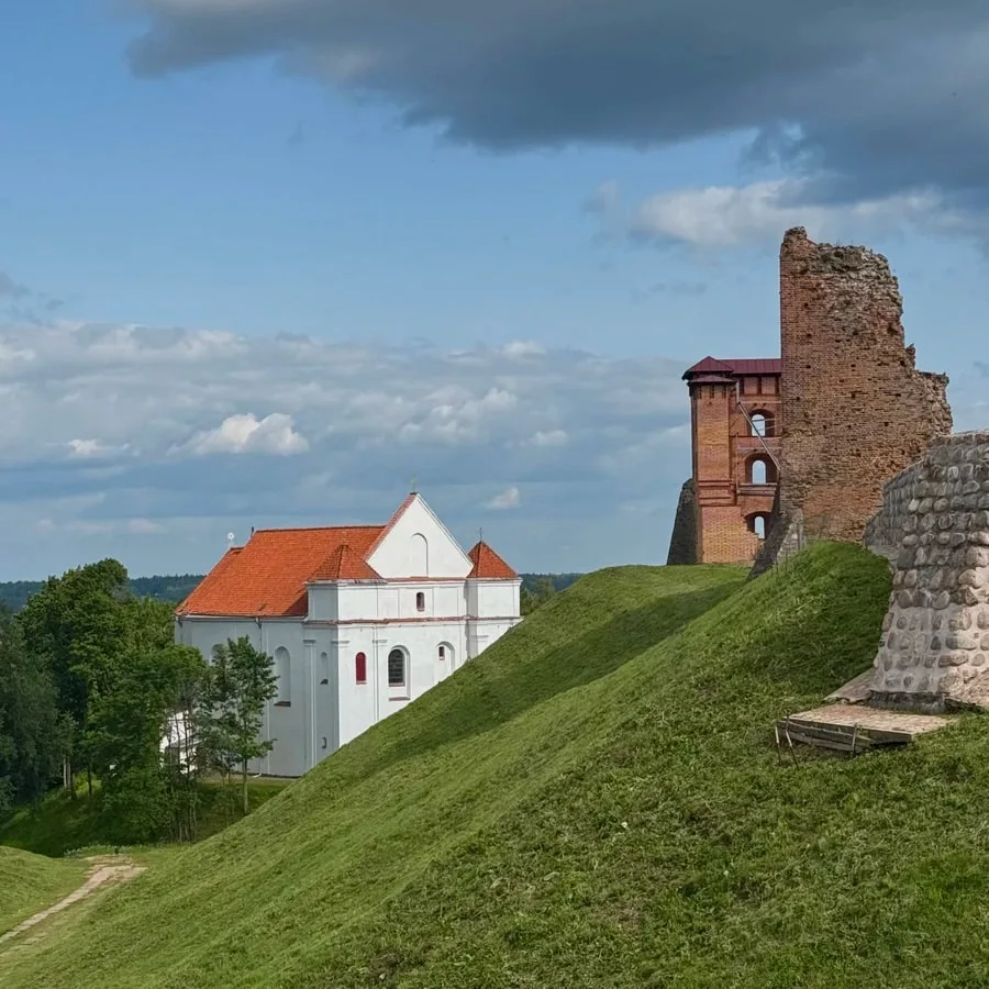 Из Минска — в усадьбу Щорсы, Любчанский замок и старинный Новогрудок