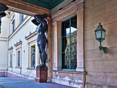 Миллионная улица — Петербург в миниатюре