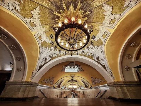 Метро Москвы — подземный город и его контрасты
