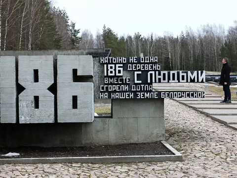 «Хатынь» (с музеем) и Курган Славы — из Минска