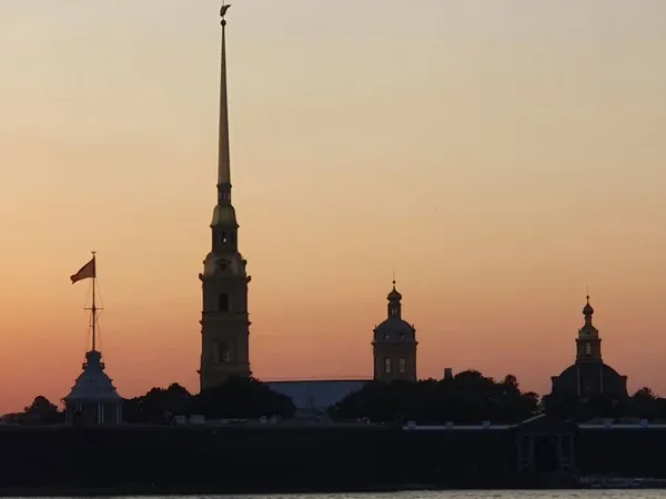 Петербургская ночь и разводные мосты