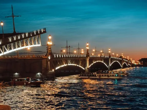 Белые ночи и разводные мосты Санкт-Петербурга