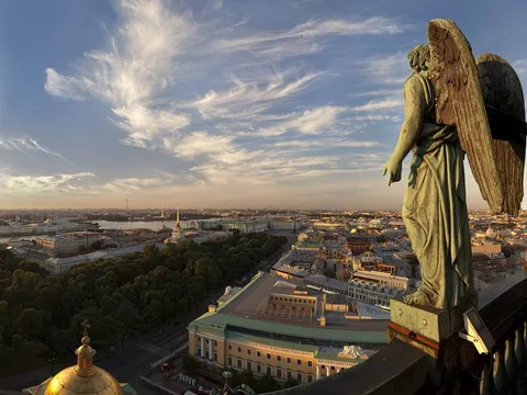В главной роли — Петербург!