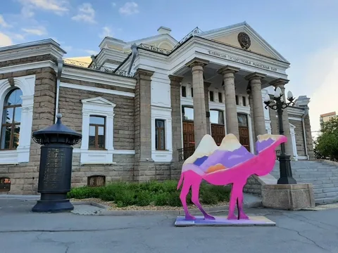 Челябинск: хоккей, трубы и верблюды