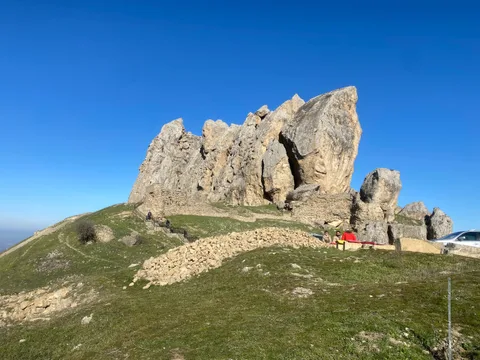 Радужные горы, гора Бешбармак и Розовое озеро