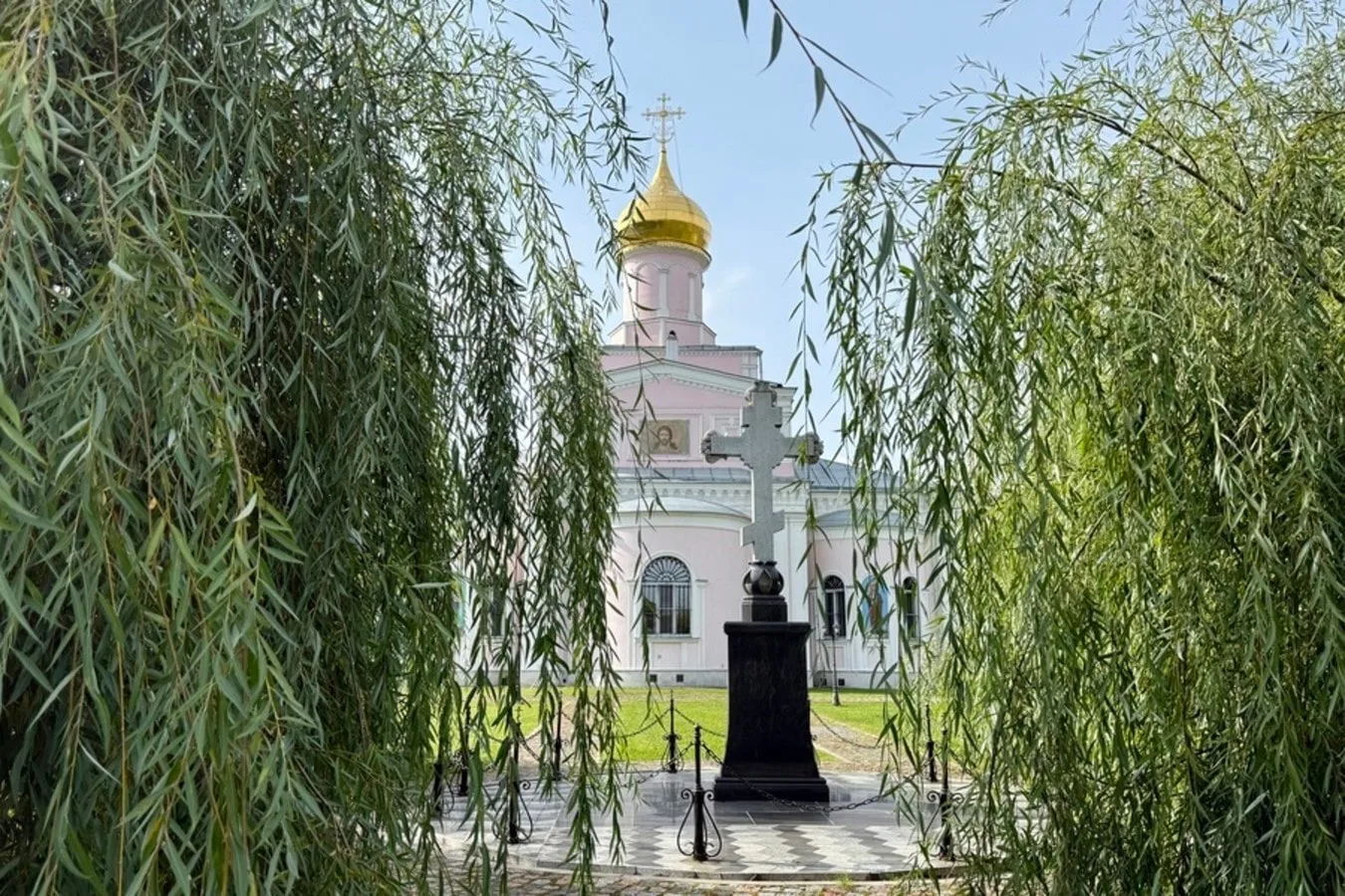 Усадьба Валуево, романо-готика в Филимонках и Зосимова пустынь (из Москвы)