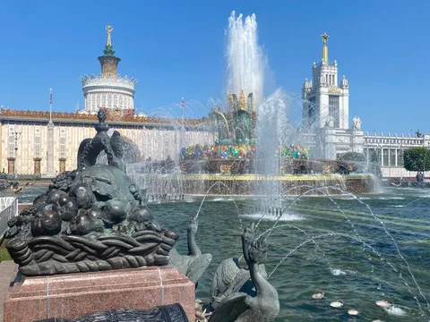«Кто куда, а мы — на ВДНХ!»: экскурсия-игра для детей и взрослых