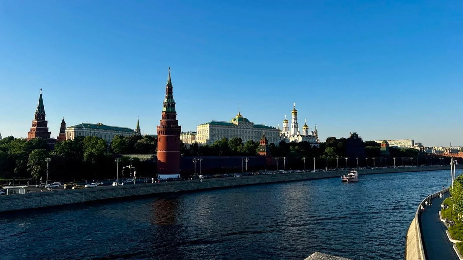 Вокруг Кремля: прогулка на закате