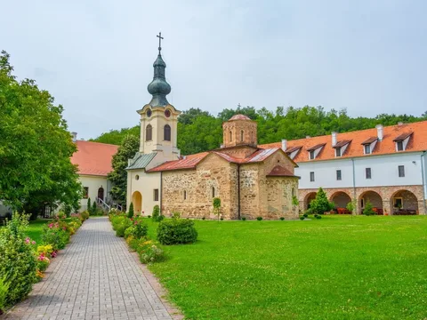 Вршац: старинные винарии, история и культура