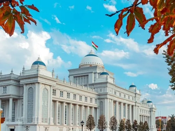 По Душанбе на автомобиле — парки, дворцы, колорит