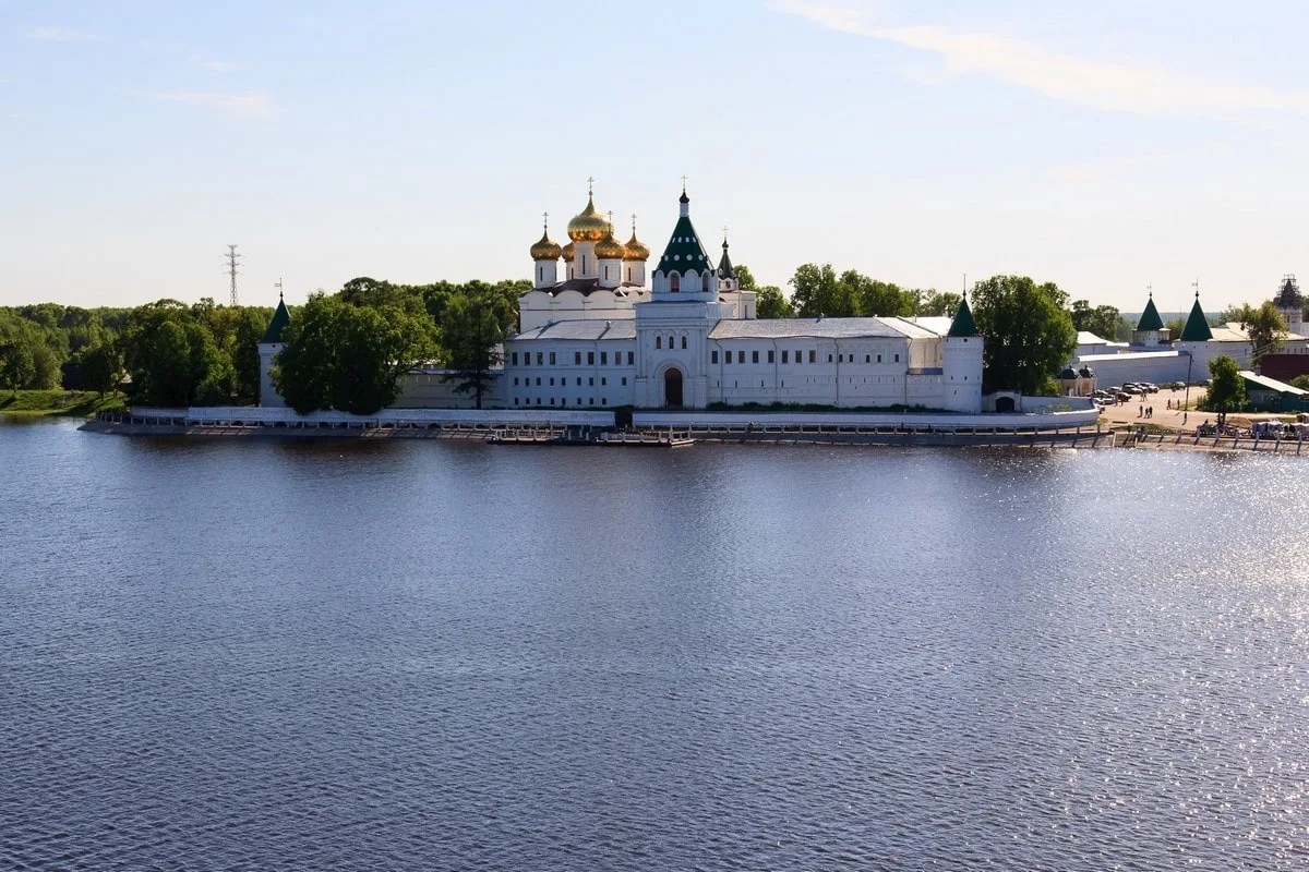 «Незнакомая Кострома» (с посещением закулисья театра им. Островского)