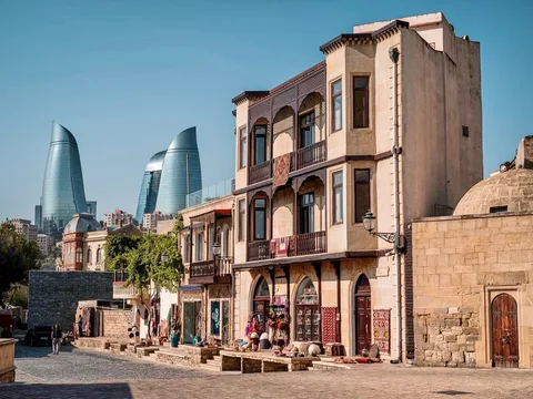 Ассоциативная прогулка по Баку с историком: нескучная летопись города в камне