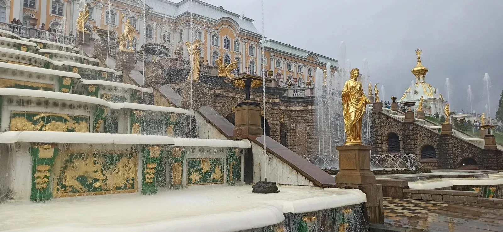 К фонтанам Петергофа — с ветерком на метеоре