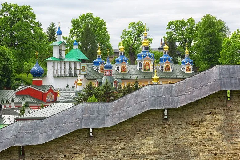 Экскурсия «Печоры — Изборск» из Пскова на транспорте туристов