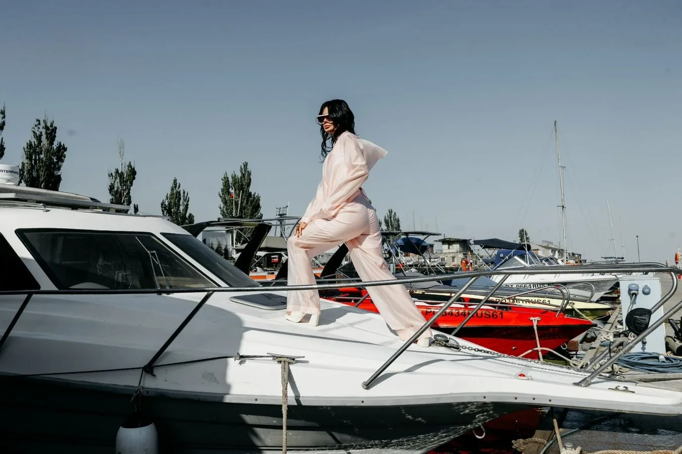На катере по Таганрогскому заливу с купанием в море