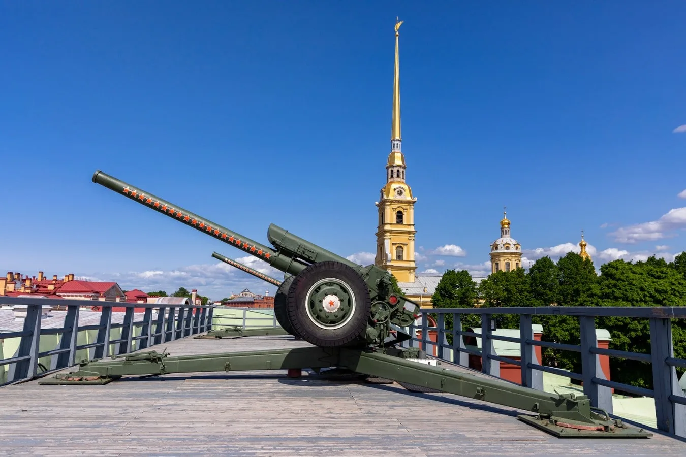 Полуденный выстрел: прогулка на катере к бастиону Петропавловской крепости