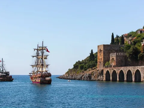 Морская прогулка на пиратской яхте из Аланьи