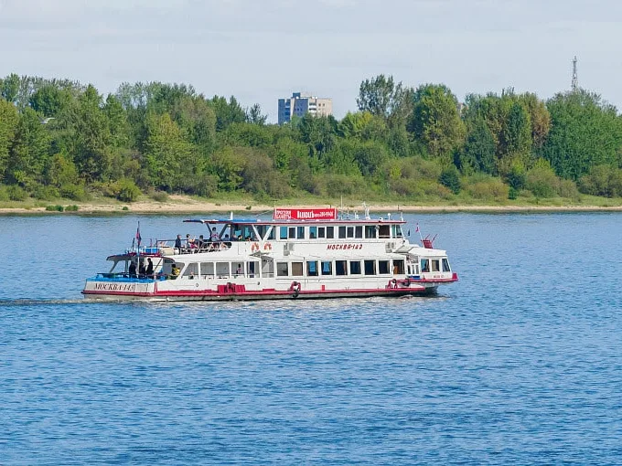«Город Горький»: экскурсионный рейс на теплоходах «Москва-143»/«Москва-198»